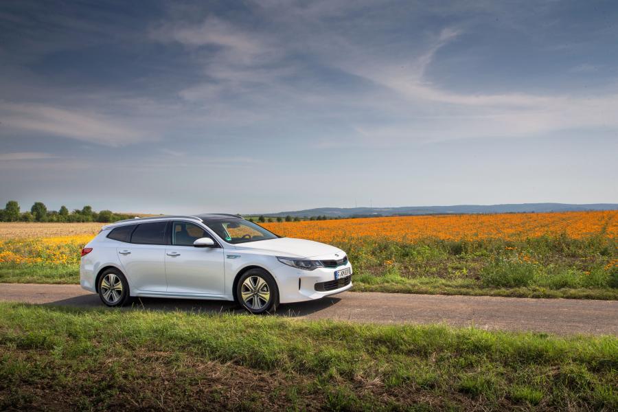  Kia Optima Sportswagon Plug-In Hybrid (JF) 2017 года  (WW) (фото 13 из 40)